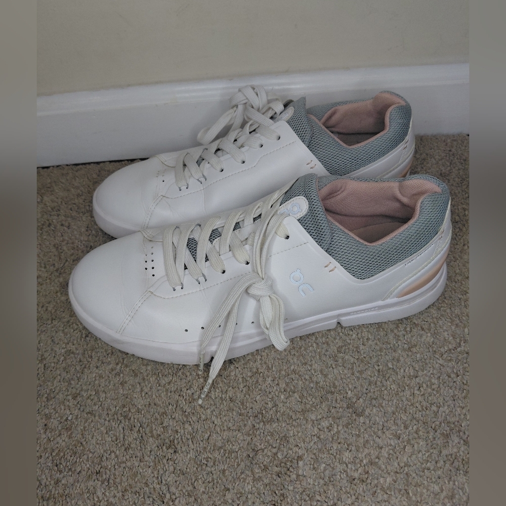 On Running Women's Size 11 White and Gray Sneakers